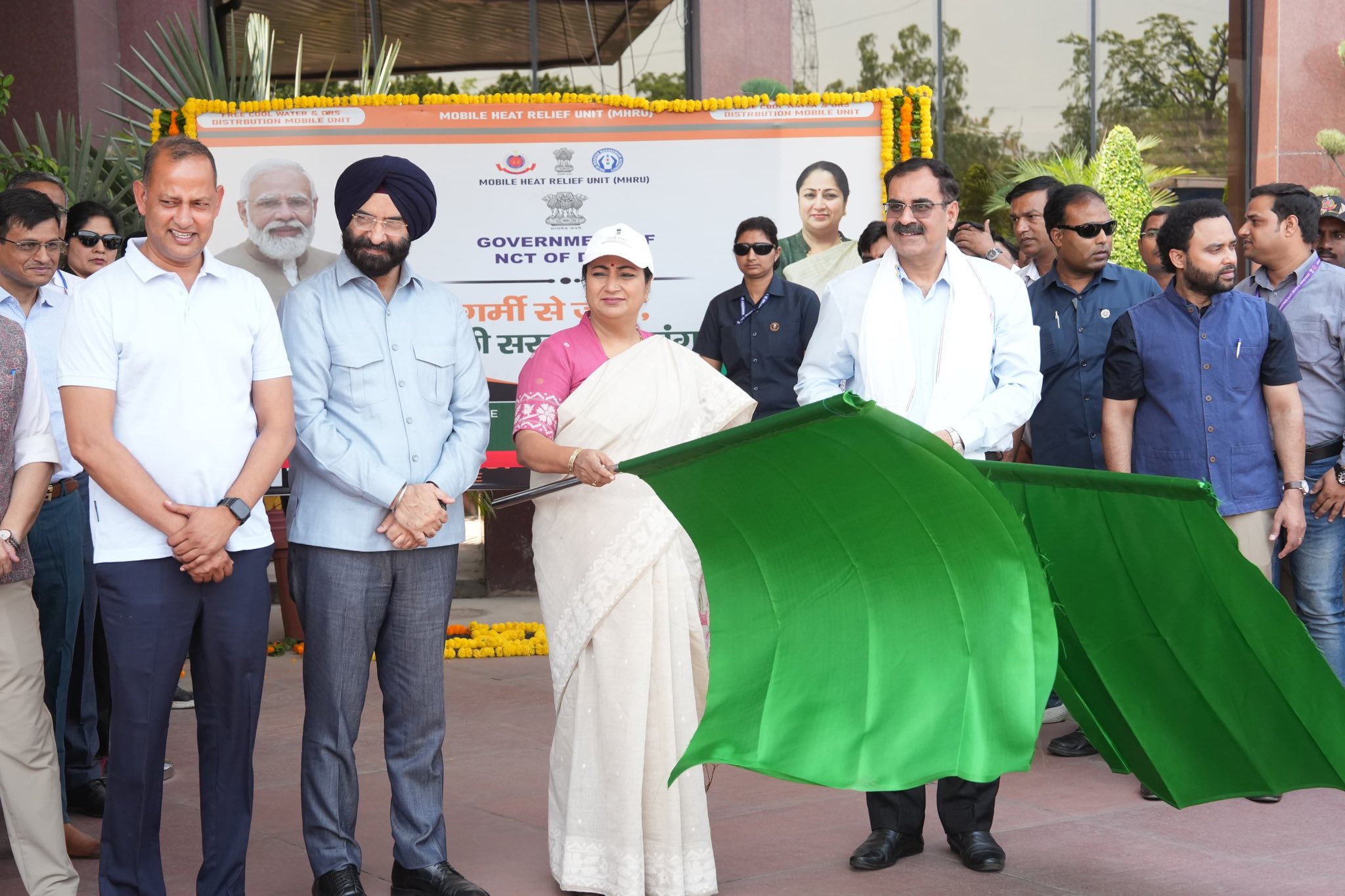 New Delhi: मुख्यमंत्री रेखा गुप्ता ने मोबाइल हीट रिलीफ यूनिट्स का किया शुभारंभ