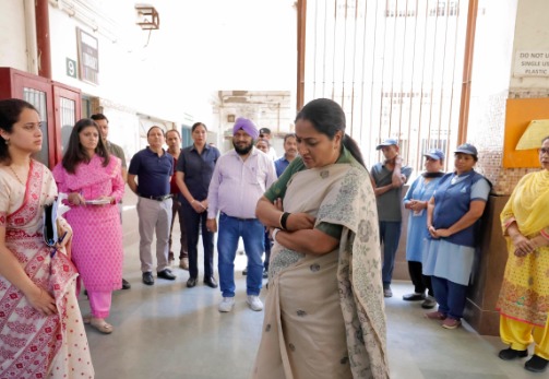 नई दिल्ली: राजकीय सर्वोदय विद्यालय में रेखा गुप्ता का औचक निरीक्षण
