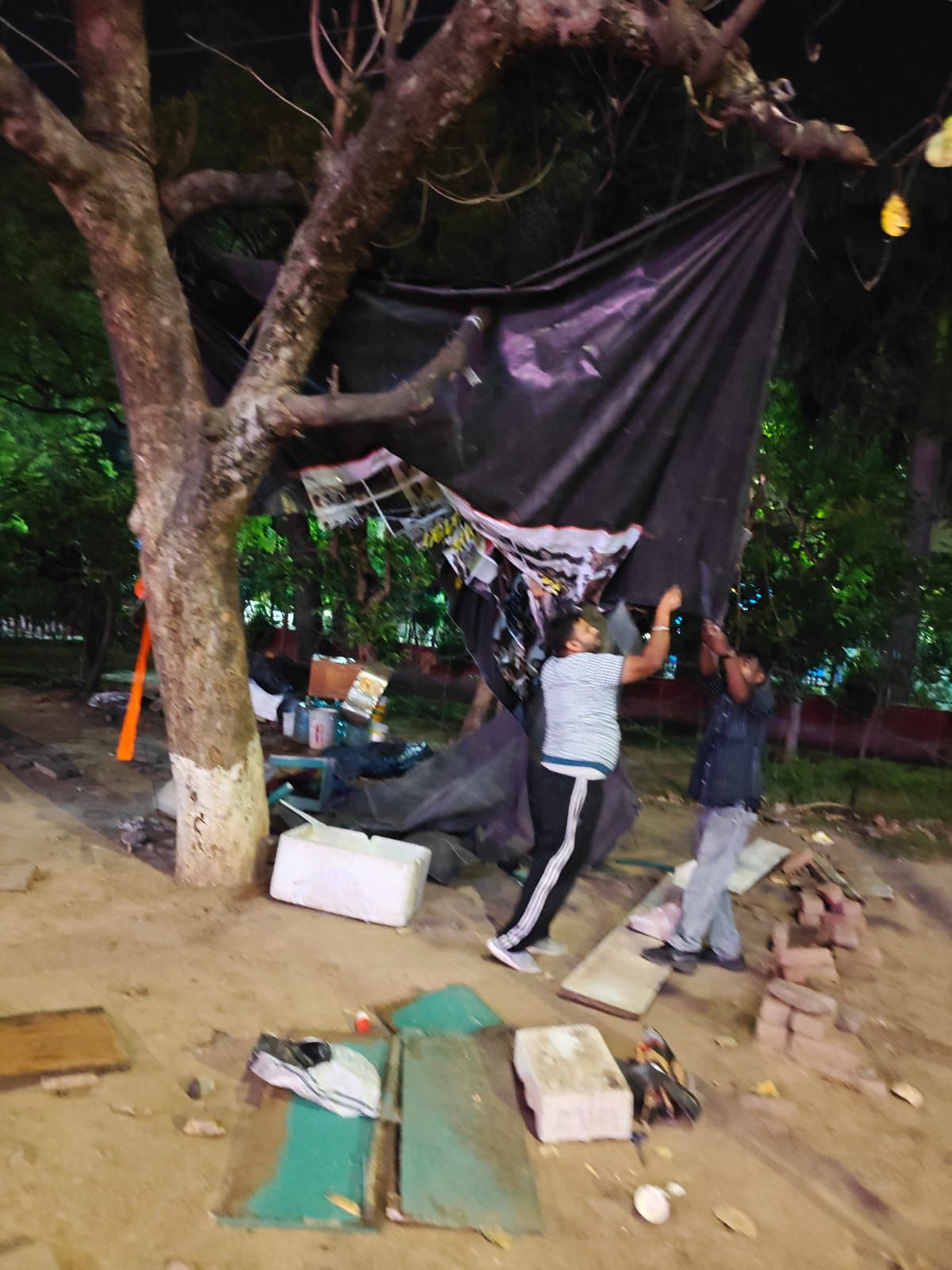 Chandigarh: चंडीगढ़ में आधी रात चला अतिक्रमण हटाओ अभियान, कई सेक्टरों में निगम की कार्रवाई