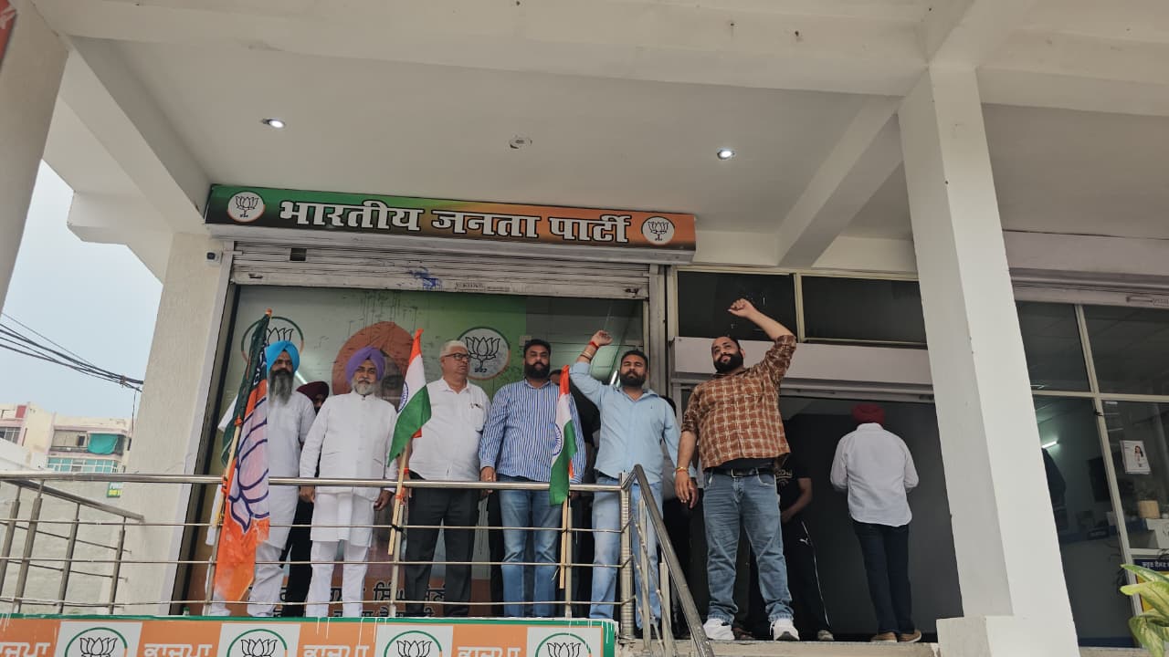 Zirakpur: जीरकपुर में भाजपा दफ्तर पर नकाबपोशों का हमला