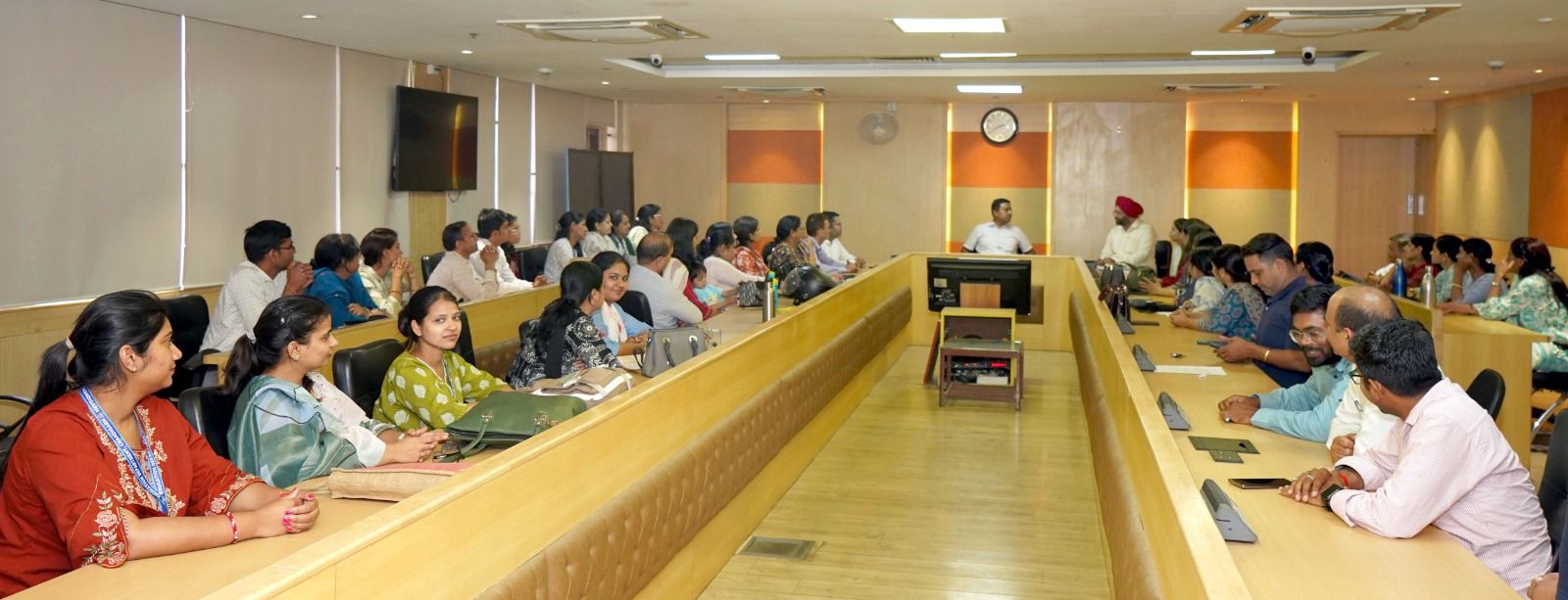 Chandigarh: चंडीगढ़ में जनगणना 2027 की हाउस लिस्टिंग ऑपरेशन की समीक्षा, बेहतर कार्य करने वाली टीमों को किया सम्मानित