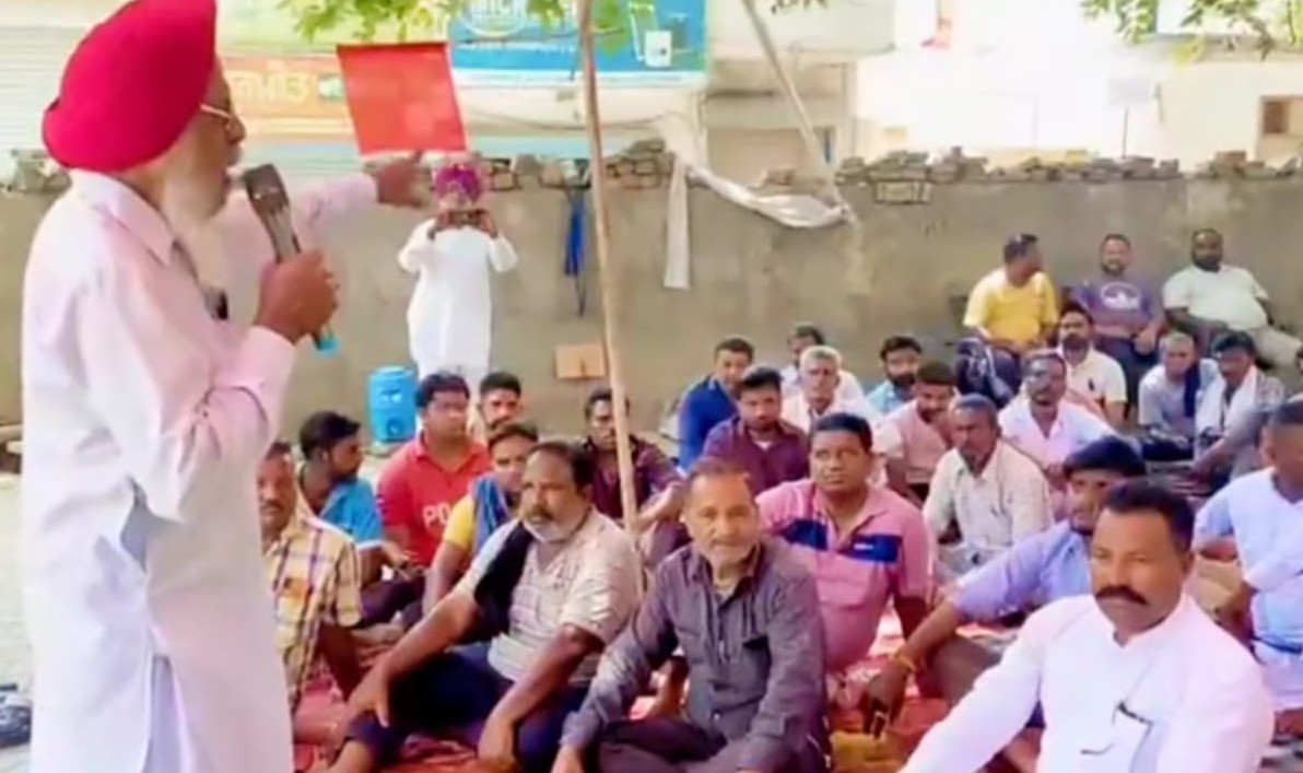 Jagran: सफाई कर्मियों के आंदोलन को दबाने की सरकारी कोशिशें नाकाम