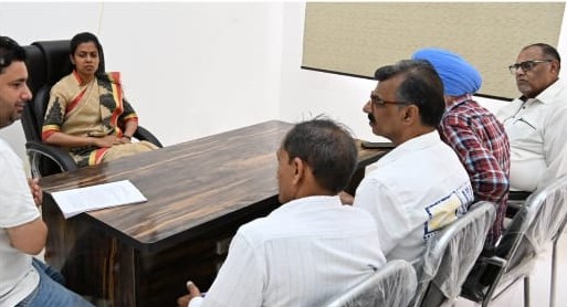 Hoshiarpur: जिला चुनाव अधिकारी द्वारा ई.वी.एम. वेयरहाउस की मासिक पड़ताल, लॉग बुक, एंट्री रजिस्टर किए चेक