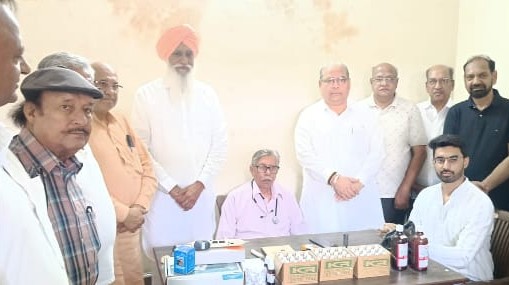 Hoshiarpur: लाला सुंदर दास कपूर आश्रम में निशुल्क होम्योपैथिक डिस्पेंसरी की स्थापना