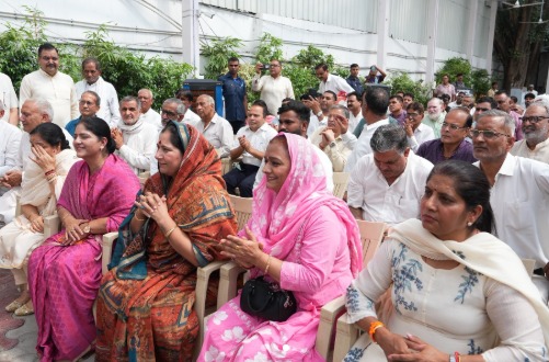 New Delhi: ककरोला निवासियों ने द्वारका स्टेशन का नाम बदलने पर मुख्यमंत्री रेखा गुप्ता का जताया आभार