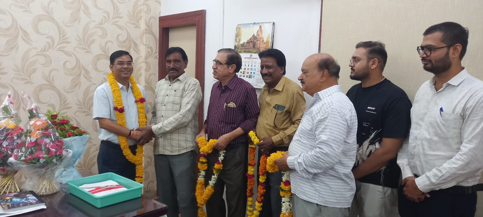 Indore: नवागत अधीक्षण यंत्री एम के गर्ग का फेडरेशन ने किया अभिनंदन