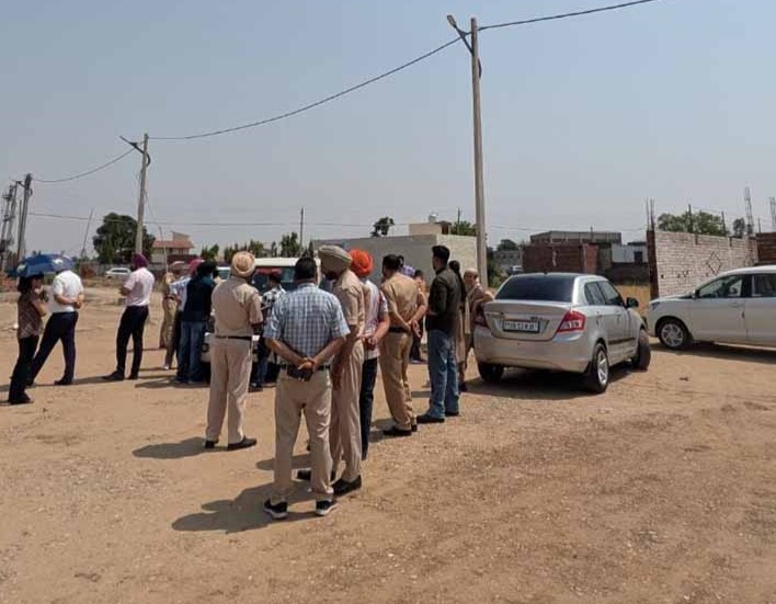 Amritsar: नोटिस के बावजूद नहीं रुका निर्माण, अमृतसर में बुलडोजर कार्रवाई से मचा हड़कंप