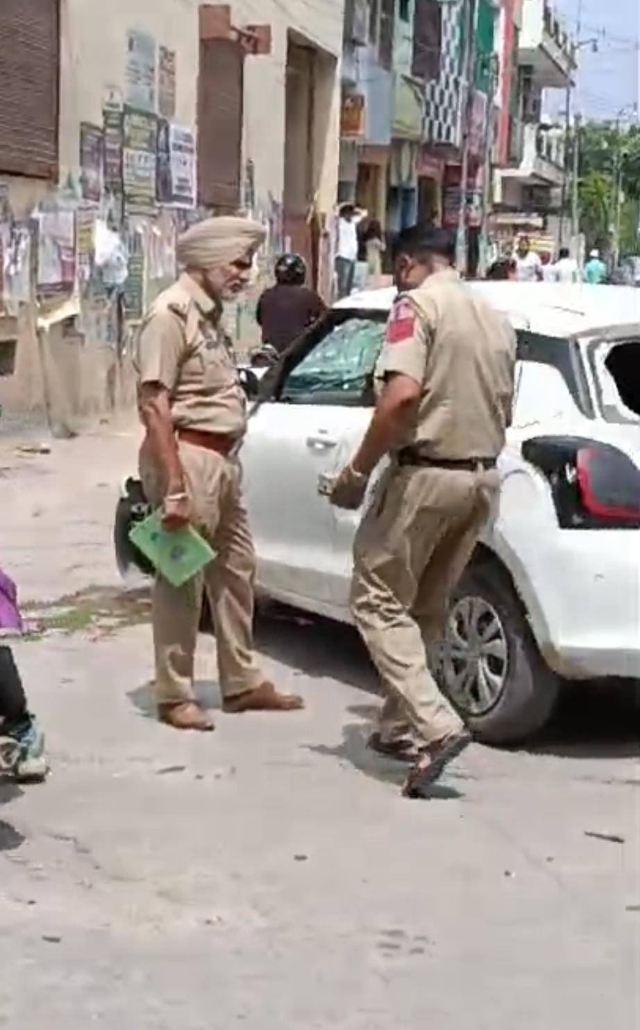 Zirakpur: ढकोली में हथियारबंद युवकों का खूनी हमला, कार घेरकर तीन लोगों को किया लहूलुहान