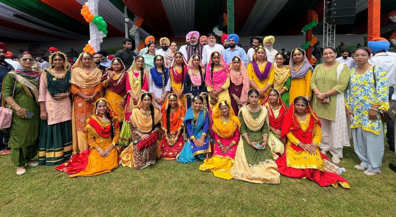 Chandigarh: लुधियाना में तिरंगा फहराकर बोले वित्त मंत्री चीमा, शहीदों के सपनों का पंजाब बना रही मान सरकार