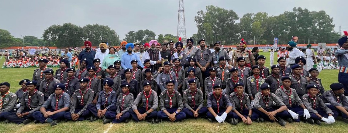 Chandigarh: लुधियाना में तिरंगा फहराकर बोले वित्त मंत्री चीमा, शहीदों के सपनों का पंजाब बना रही मान सरकार